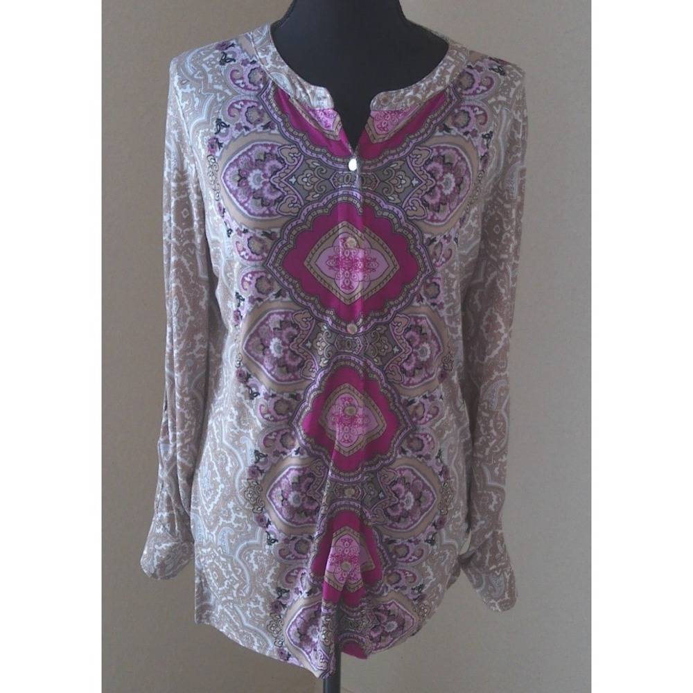 WOMENS DANA BUCHMAN SIZE SMALL ROLL TAB SLEEVE BLOUSE IN PURPLE PINK & TAN GEOME
